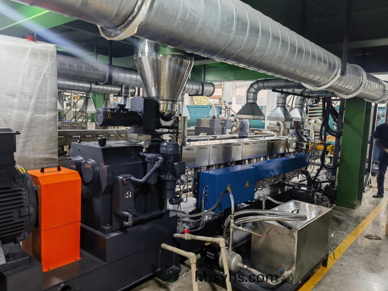 力塑TPE引進雙螺桿擠(ji)齣機+水下切生産線自動化設(she)備